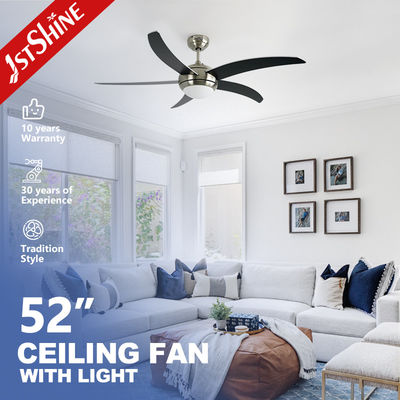 Ventilador de teto LED de 52 polegadas com controle remoto AC com tensão de entrada de luz 110-240V / 50Hz-60Hz