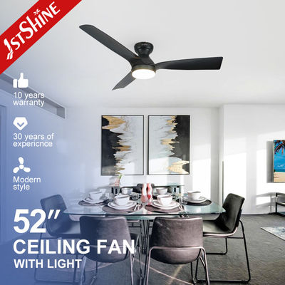 Material metálico Luz de ventilador de teto com lâminas ABS de fácil limpeza e motor AC/DC
