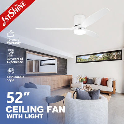 Ventilador de teto LED de 6 velocidades com corpo de lâmpada de metal e lâmina de madeira branca moderna