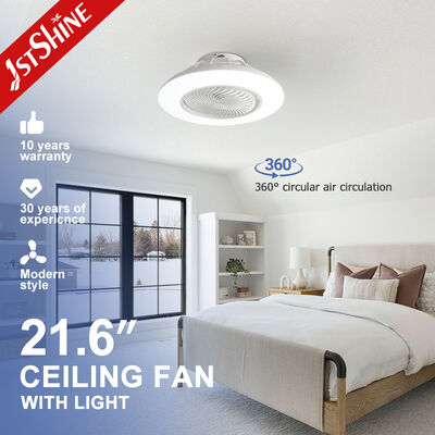 Ventilador de teto moderno para quarto com motor DC, fluxo de ar giratório de 360° e controle remoto para resfriamento com eficiência energética